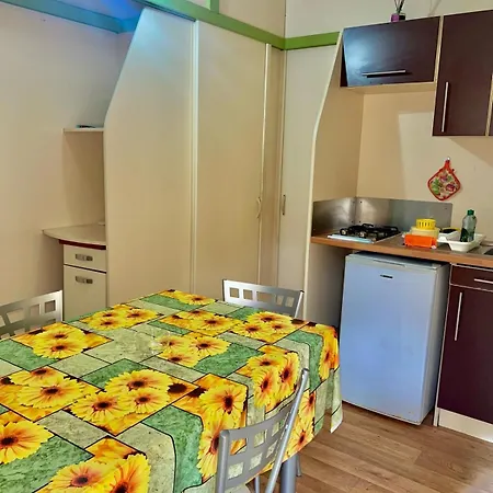 مكان تخييم Lido Riccio